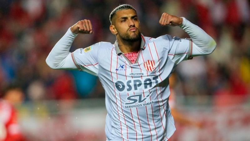 Unión goleó a Argentinos y quedó ahí de la punta