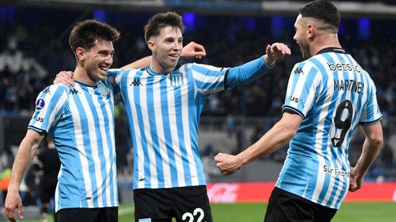 Racing vapuleó 6-1 a Huachipato y está en 4tos.