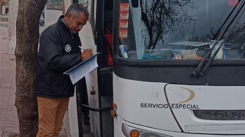 Secuestran colectivo y abren sumario administrativo a empresa por irregularidades
