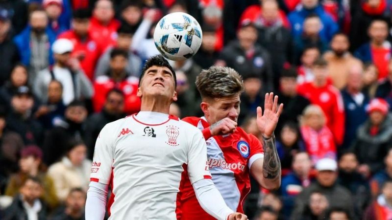 Huracán dejó 2 puntos en La Paternal, pero sigue líder