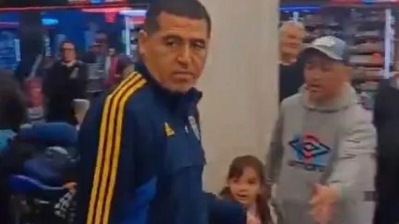 "Amargo" le gritaron a Riquelme en Ezeiza