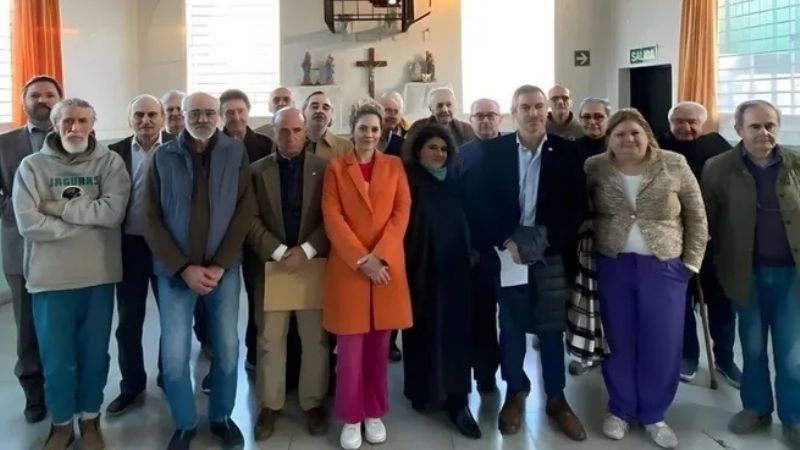 La visita a represores desnudó la interna en LLA