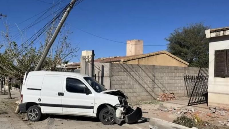 Chocó y se incrustó en una vivienda