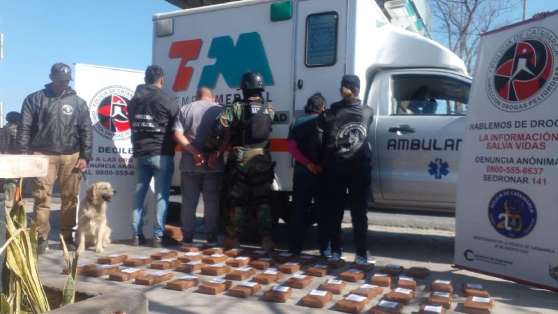 Llevaban 50 kilos de cocaína en una falsa ambulancia
