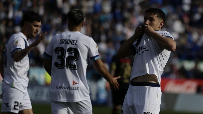 Vélez goleó y es escolta; “El Tomba” se recupera