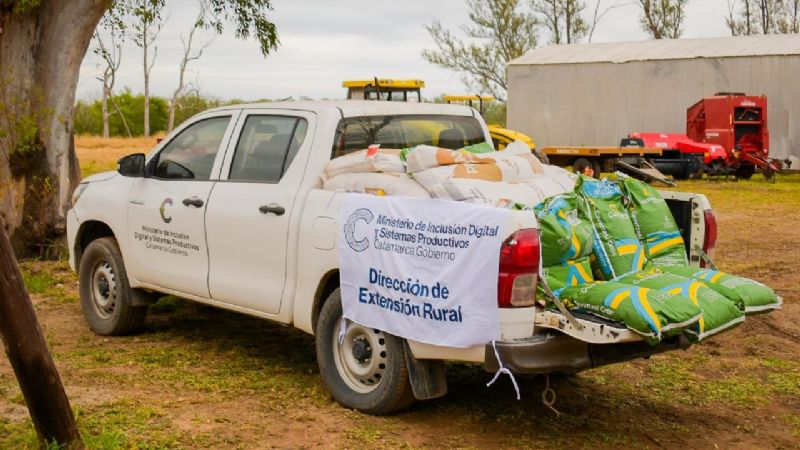 Se entregaron semillas forrajeras de estación a pequeños productores