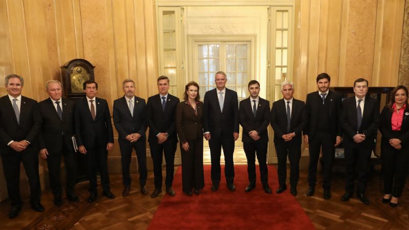 El vicegobernador Dusso, presente junto a gobernadores en el encuentro organizado por Cancillería