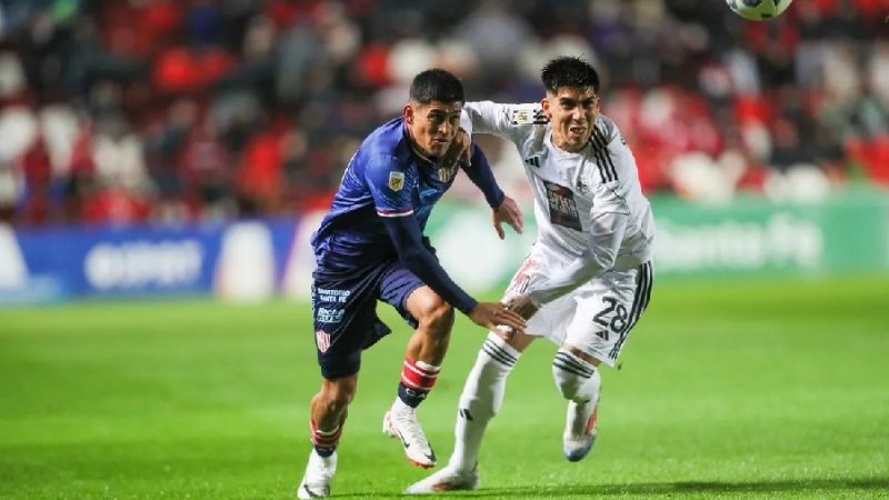 A Unión le cuesta llegar a la cima; 0-0 con Riestra