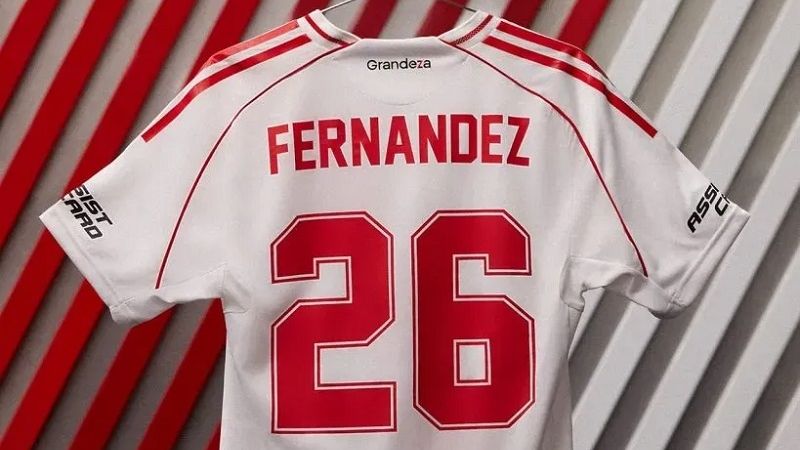 River presentó la camiseta que estrenará mañana