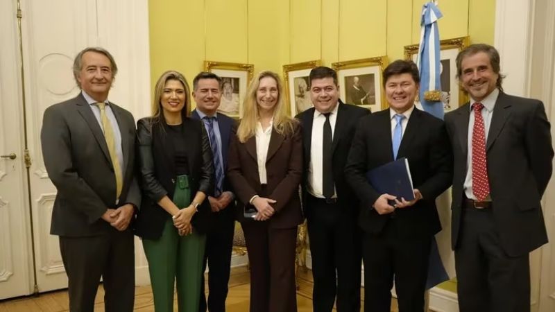 Milei juntó a los diputados y senadores “amigos”