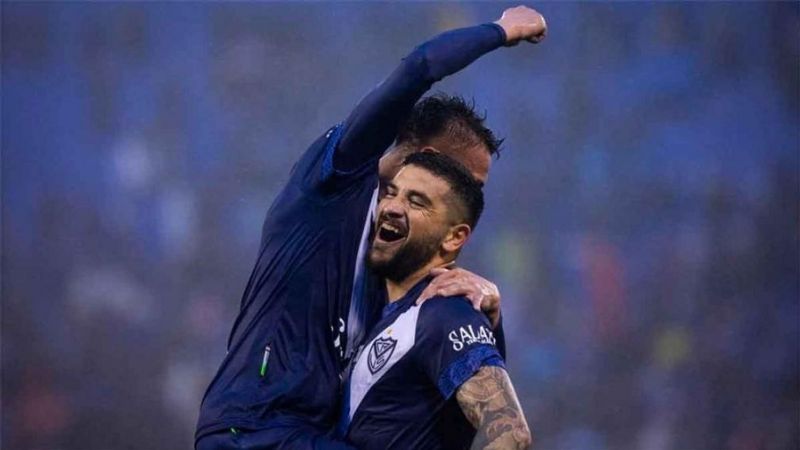 Vélez se sostiene arriba a puro gol