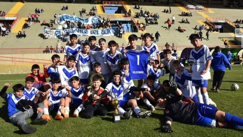 Vélez en 6ta. y 4ta.; Juventud en 5ta., campeones de Inferiores