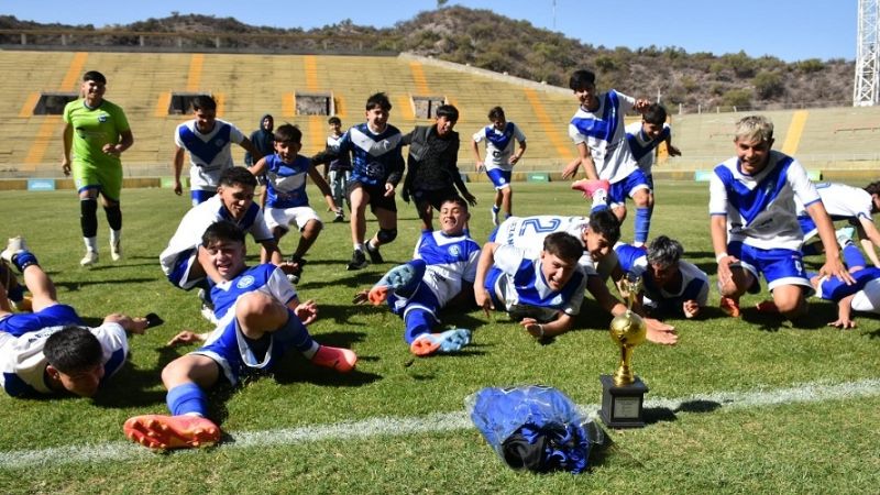 Vélez en 6ta. y 4ta.; Juventud en 5ta., campeones de Inferiores