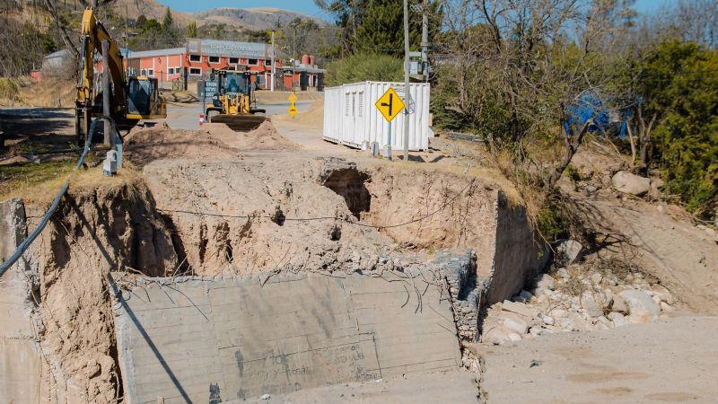 El Gobierno inició la reconstrucción del puente sobre Río Las Juntas