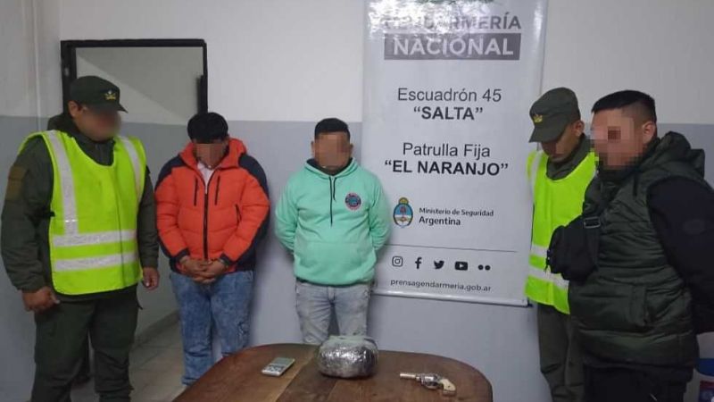 Gendarmería detuvo a dos hombres que trasladaban droga y un arma