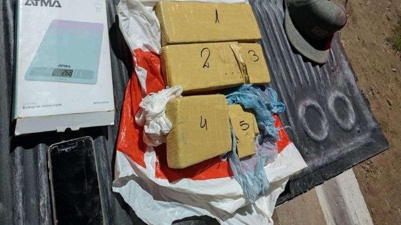 Secuestran casi 2,5 kilos de marihuana