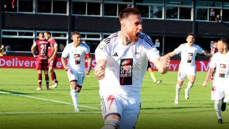 Riestra crece en Bajo Flores y sube en la tabla