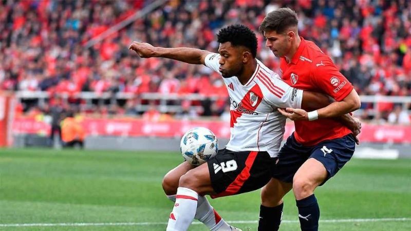 Con uno más, River empató con Independiente