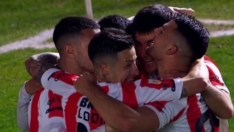 Instituto venció a Banfield y se mete en la pelea