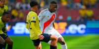 EL PERUANO ADVÍNCULA no tuvo suerte con su selección, Perú, frente a Ecuador.