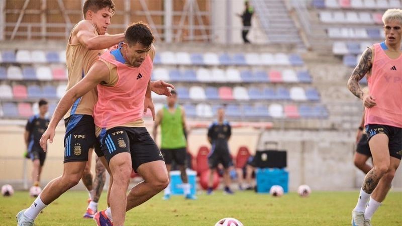 Scaloni mantiene dudas para enfrentar a Colombia