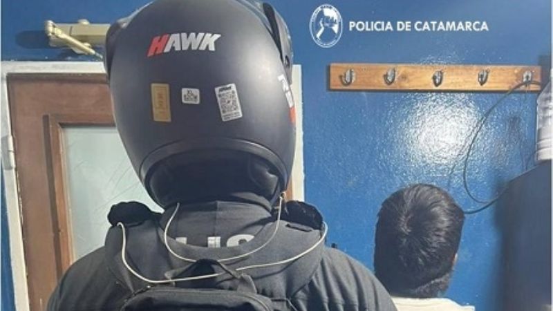 Lo persiguió la policía, lo detuvo y le quitaron la moto