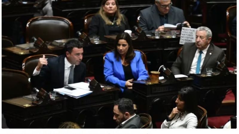 Gracias al quiebre de la UCR, el oficialismo logró blindar el veto de Milei