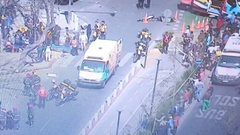 Automovilista perdió el control de su auto y atropelló a más de una decena de personas