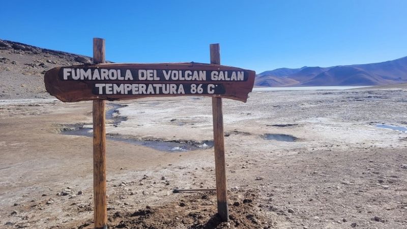 Nueva cartelería ecofriendly en Antofagasta de la Sierra