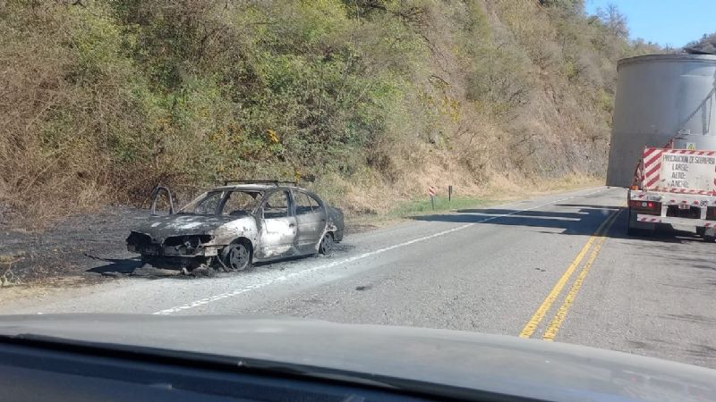 Por incendio de un automóvil, transitar con precaución por RN 38