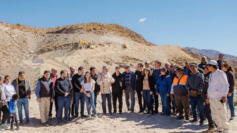 Avanza el camino que une Chuquisaca con el Campo de Piedra Pómez