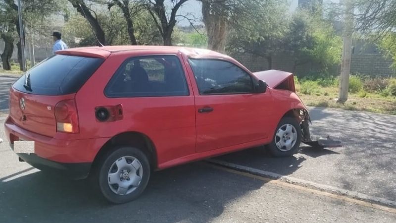 Chocó contra un poste de luz