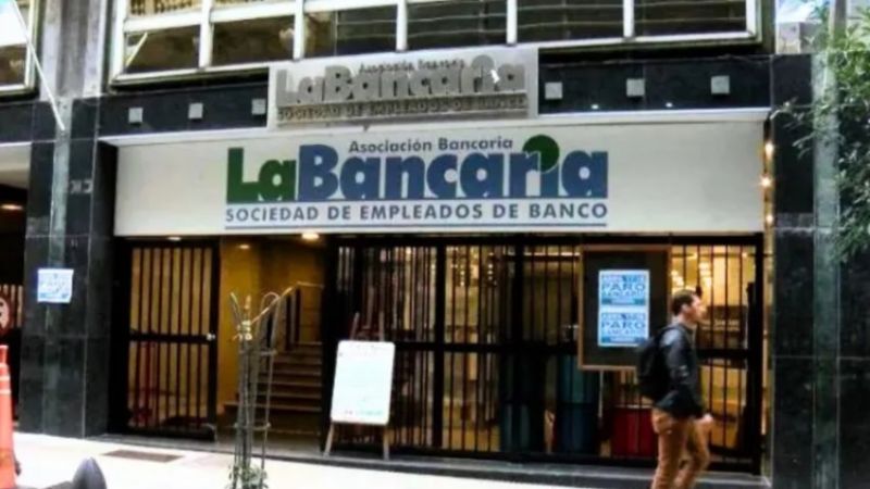Bancarios acordaron aumento salarial atado a la inflación
