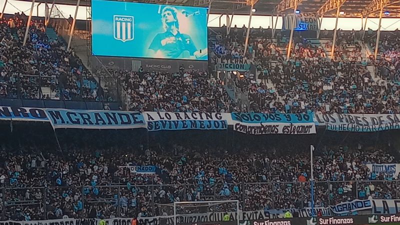 Racing homenajeó a Gustavo Cerati en el clásico con Boca al cumplirse diez años de su fallecimiento