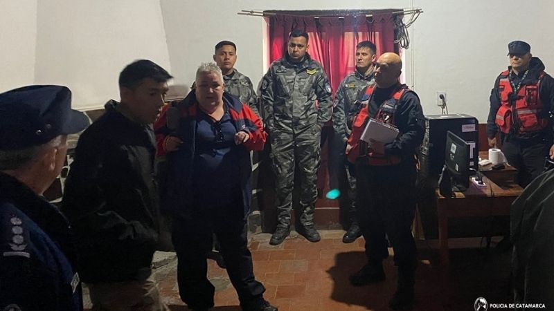 Perros y guías de la policia local colaboran en Salta