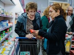 La inflación desaceleró a 2,6% en abril y acumuló 32,4% en los últimos doce meses