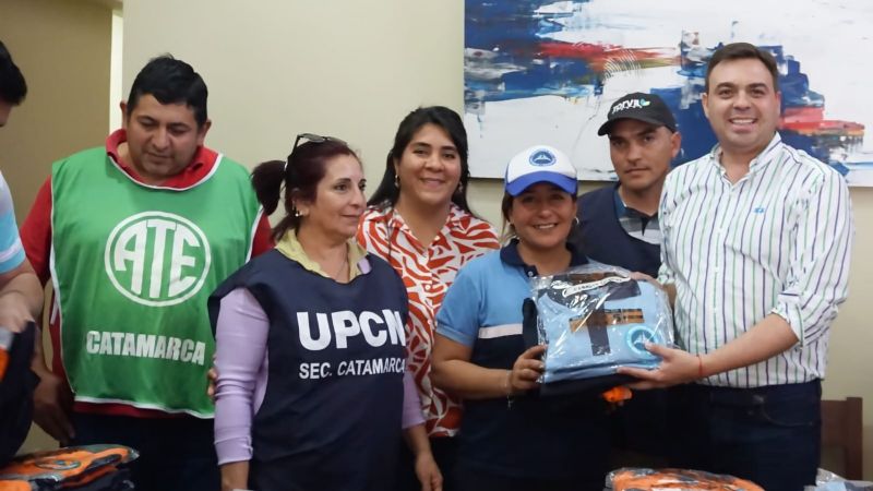 Entrega de indumentaria en Los Altos