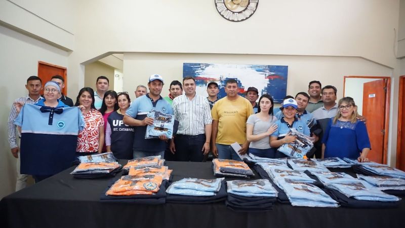 Entrega de indumentaria en Los Altos