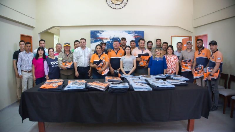 Entrega de indumentaria en Los Altos