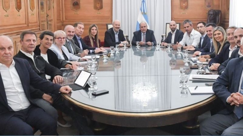 El Gobierno avanza con un proyecto para privatizar Aerolíneas