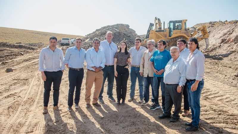 Trabajan en la obra básica y pavimentación de Ruta Provincial N°42