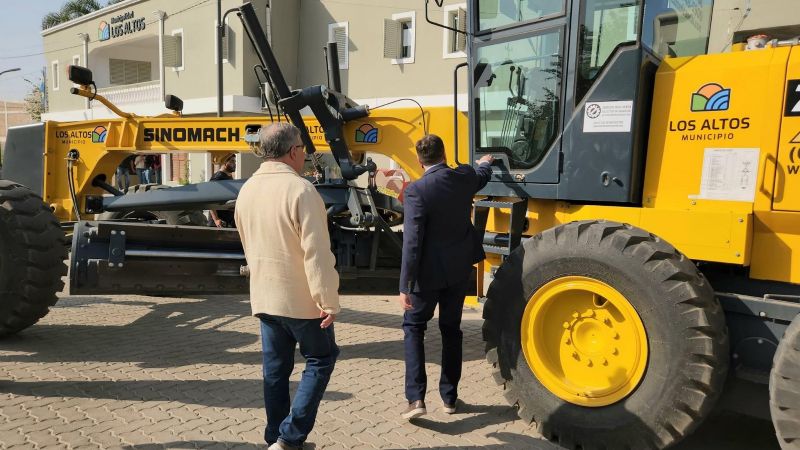 Llegó a Los Altos la nueva motoniveladora de trabajo