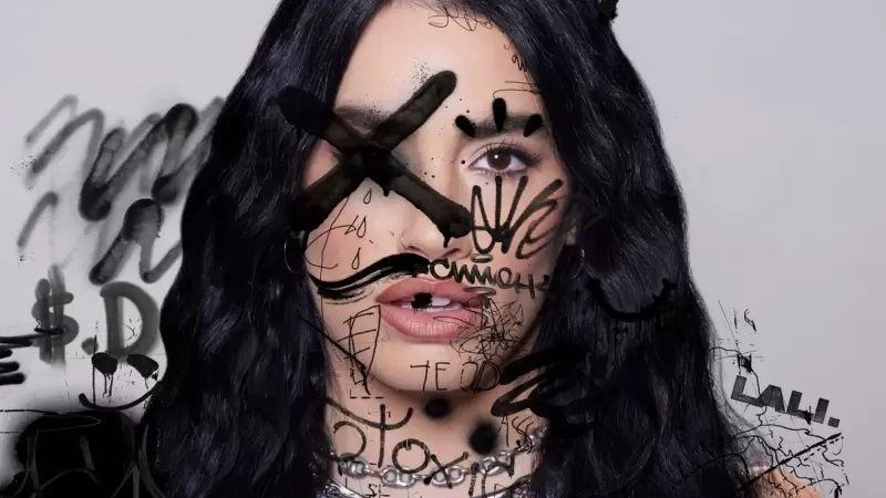 Lali lanzó “Fanático”, con “indirectas” a Milei