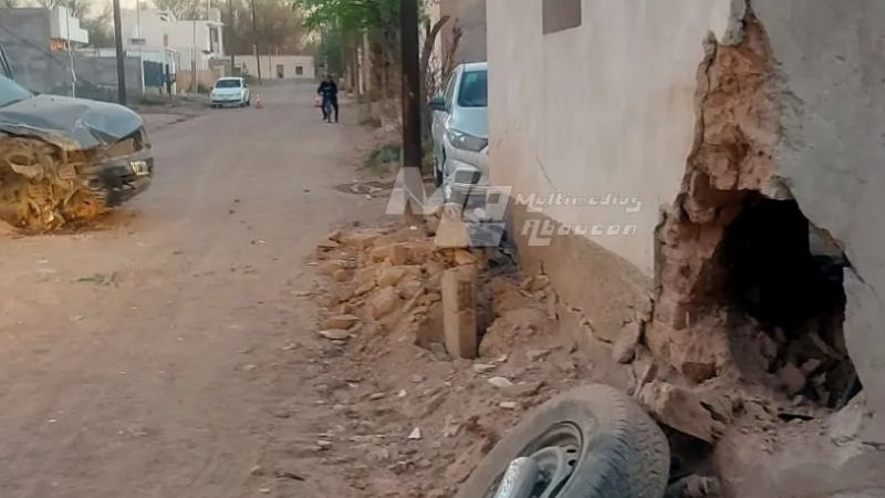 Camioneta a toda velocidad chocó contra una casa