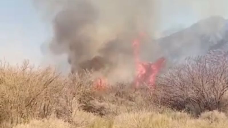 Importante incendio en Tinogasta afecta el servicio eléctrico