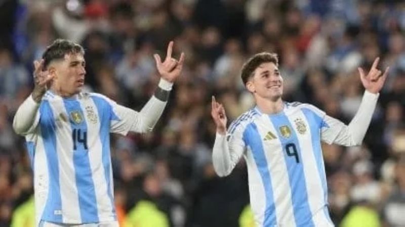 Primer gol de Julián en el Monumental, para Argentina