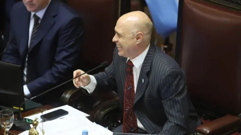 Abdala, denunciado por "malversar caudales públicos"