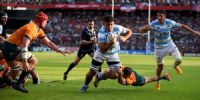 Joaquin Oviedo, uno de los Pumas que se dio el gusto de apoyar un try frente a Australia. 