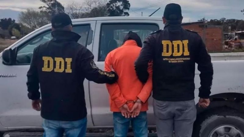 Un joven fue detenido tras asesinar de 50 puñaladas a su vecino