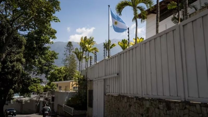 Argentina advirtió a Venezuela por cualquier intento de intromisión en su Embajada